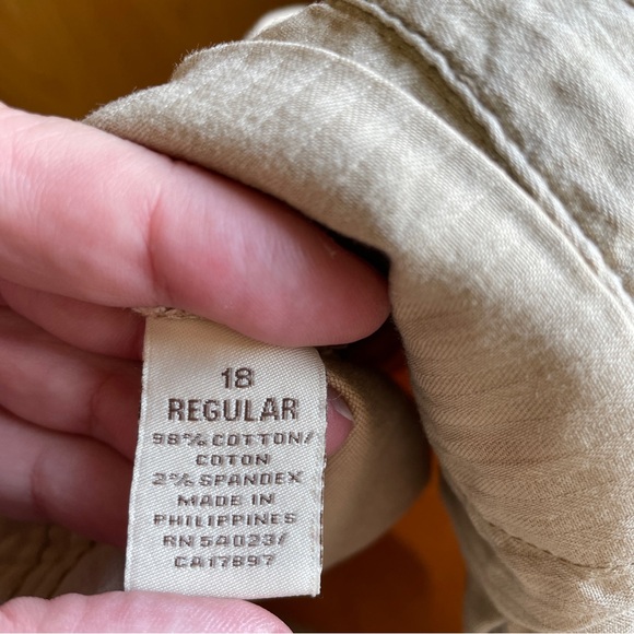 Old Navy mid-rise wide leg stretch khaki cotton pants, size 18 - Picture 7 of 7